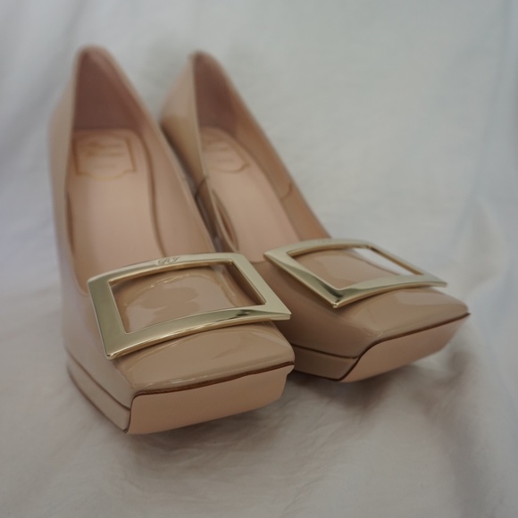 Roger Vivier Viv' Square Metal Buckle Platform Pumps in Patent Nude Leather - Picture 5 of 14